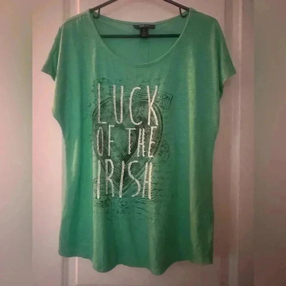 Medium LUCK OF THE IRISH Style & Co Tee - Picture 9 of 13